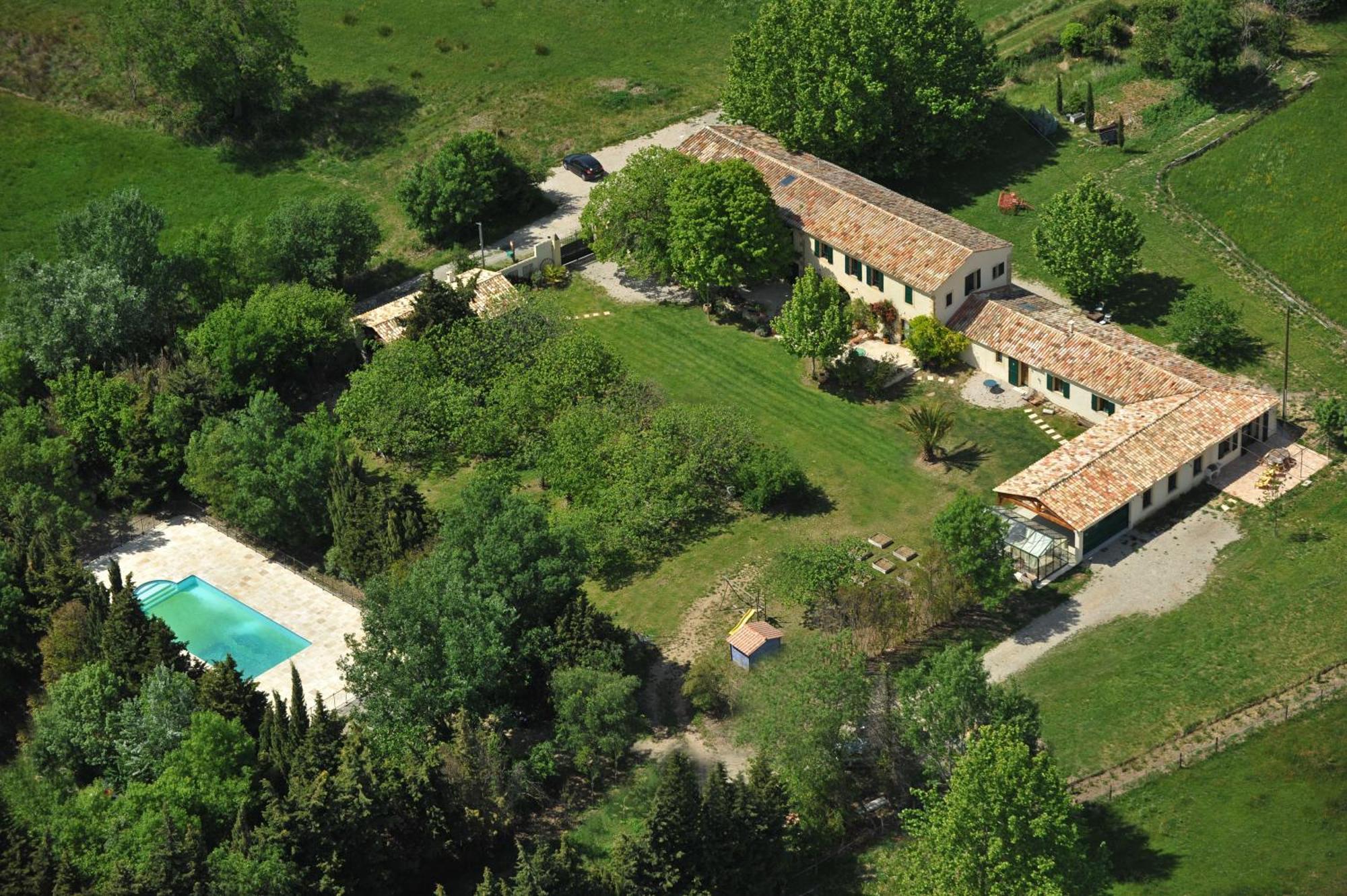 Chambres D'Hotes Domaine Des Machottes Grans Exterior photo